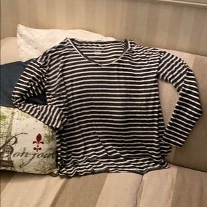 American Eagle loose fitting V-neck top